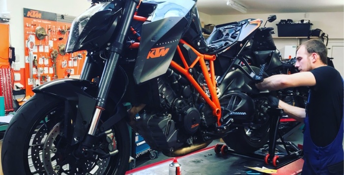 Zimn servis motocykl KTM