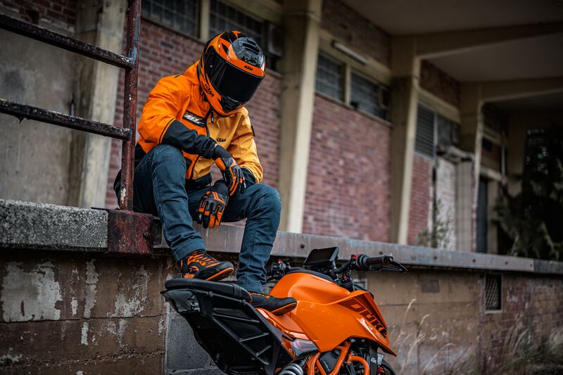 helma na motorku
