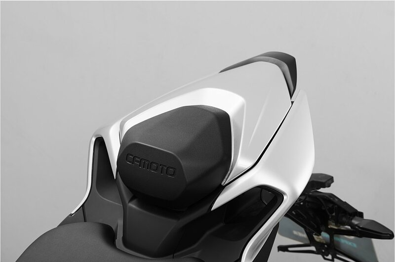 CFMOTO 300SR Kryt sedla spolujezdce