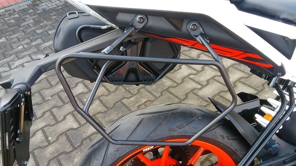 Trubkový nosič bočních brašen GIVI pro KTM 125/390 DUKE 2017-