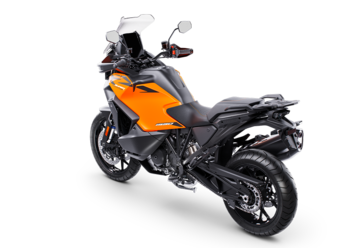 PHO_BIKE_PERS_LIHI_MY25-KTM-1390-Super-Adventure-S-orange-EU-left-rear_#SALL_#AEPI_#V1