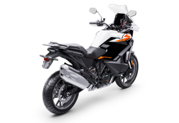 PHO_BIKE_PERS_REHI_MY25-KTM-1390-Super-Adventure-S-Black-EU-rear-right_#SALL_#AEPI_#V1
