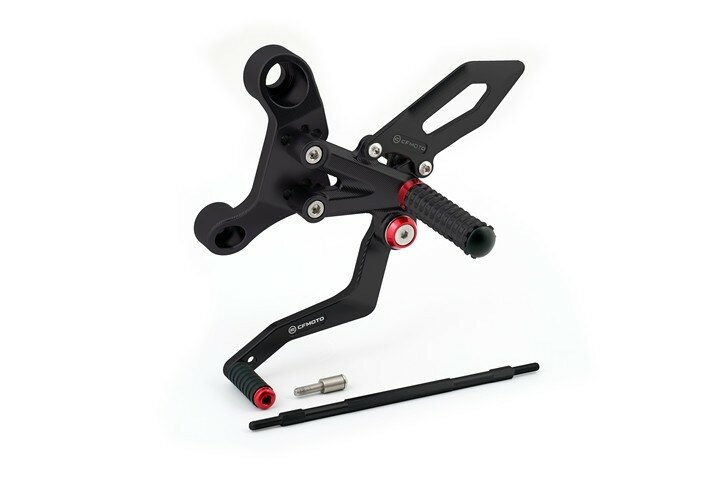 CFMOTO 800NK Sportovní stupačka - levá