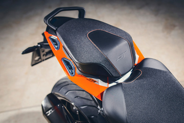 PILLION ERGO SEAT HEATED