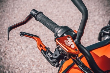 BRAKE RESERVOIR COVER