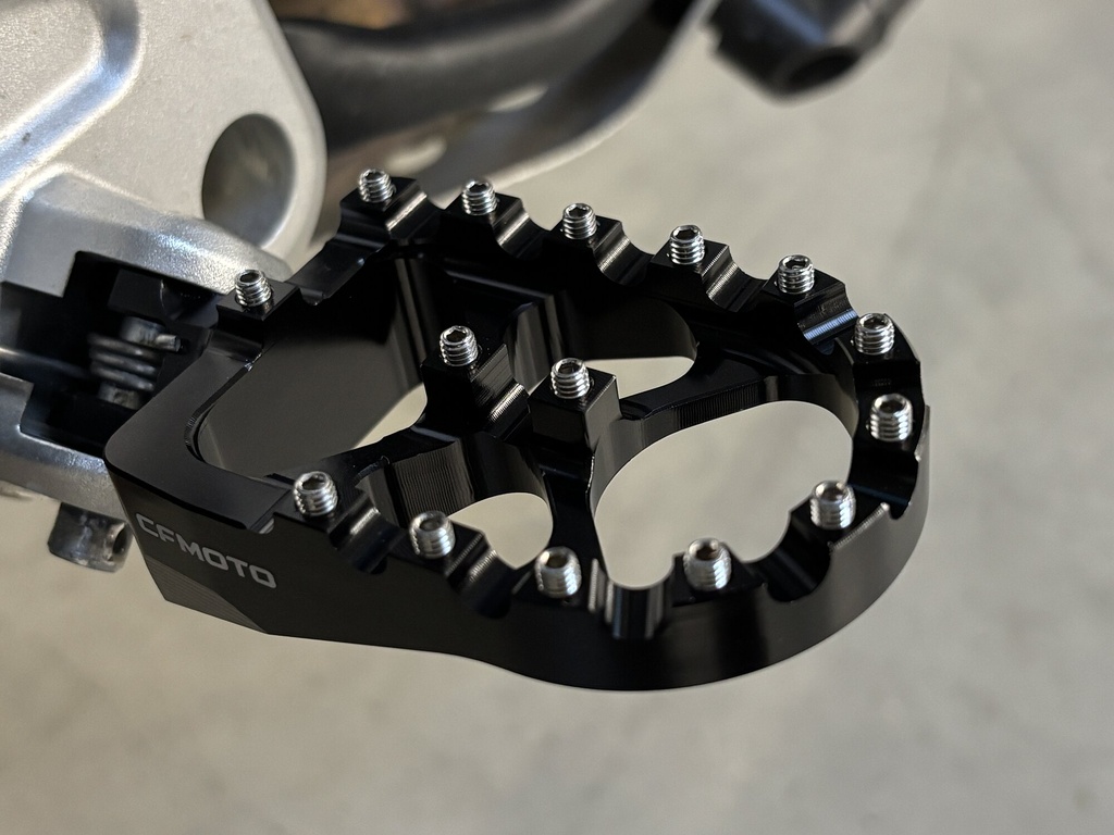 CFMOTO Rallye stupačky (pár)