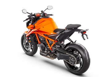 PHO_BIKE_90_LIVO_MY24-KTM-1390-SUPER-DUKE-R-ORANGE-EU-90-rear-Left_#SALL_#AEPI_#V1