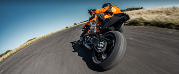 PHO_BIKE_DET_KTM-30YRSofDUKE-MY24-ModelPage1390-1920x800v3_#SALL_#AEPI_#V1