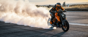PHO_BIKE_DET_KTM-30YRSofDUKE-MY24-ModelPage1390-1920x800v4_#SALL_#AEPI_#V1