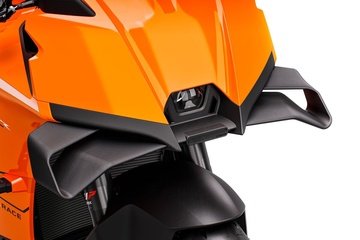 670078_MY26_KTM 990 RC R_STUDIO_EU SPEC_STUDIO_EU_GLOBAL