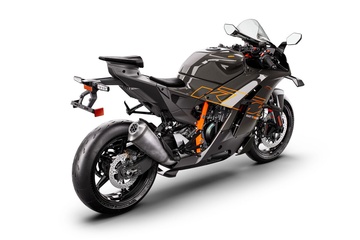 670075_MY26_KTM 990 RC R_STUDIO_US SPEC_STUDIO_USA