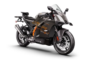 670073_MY26_KTM 990 RC R_STUDIO_US SPEC_STUDIO_USA