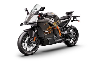 670072_MY26_KTM 990 RC R_STUDIO_US SPEC_STUDIO_USA