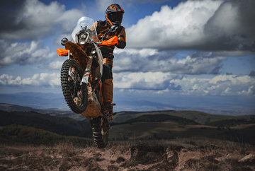 647242_MY25 KTM 390 ADVENTURE R_01_ACTION_KTM 390 ADVENTURE range