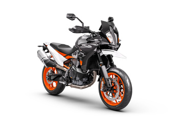 509832_MY23 KTM 890 SMT_ 45 Degrees Front-Right_Studio_STUDIO