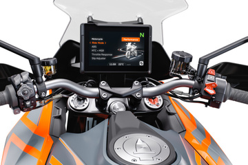 416772_MY22 KTM 1290 SUPER DUKE GT_Studio_EU_ Global_EU_ Global_STUDIO