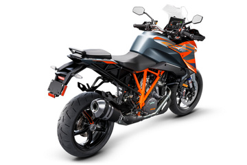 477648_1290 SuperDuke GT MY22 US Orange Rear-Right_North America_STUDIO