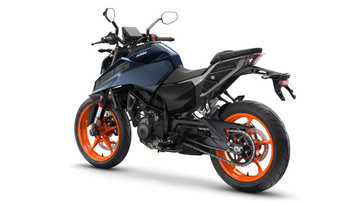 727398_MY26-KTM-125 DUKE-Blue_005_EU_GLOBAL_IMAGES