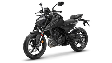 727406_MY26-KTM-125 DUKE-Black_003_EU_GLOBAL_IMAGES