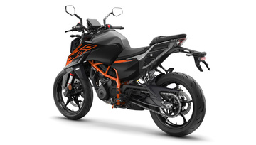 729692_MY26_KTM 390 DUKE-Black-rear-left_EU_GLOBAL_IMAGES