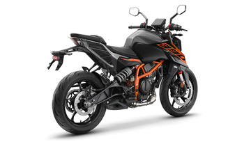 729693_MY26_KTM 390 DUKE-Black-rear-right_EU_GLOBAL_IMAGES