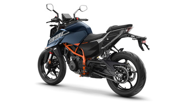 729698_MY26_KTM 390 DUKE-Blue-rear-left_EU_GLOBAL_IMAGES