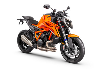 563273_MY24_KTM 1390 SUPER DUKE R EVO_ORANGE_EU_Front-Right_Studio_GLOBAL_EUROPE_STUDIO_03_STUDIO_EU_GLOBAL_STUDIO