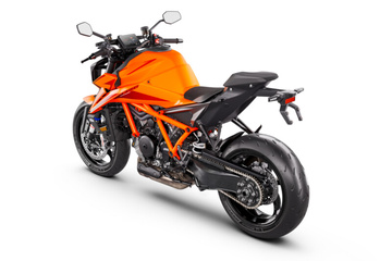 563274_MY24_KTM 1390 SUPER DUKE R EVO_ORANGE_EU_Rear-Left_Studio_GLOBAL_EUROPE_STUDIO_03_STUDIO_EU_GLOBAL_STUDIO