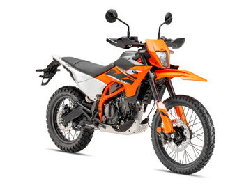 659793_MY25_KTM 125 ENDURO R_STUDIO_EU SPEC_45-Front-Right_04_STUDIO_EUROPE GLOBAL