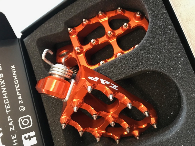 Oranžové stupačky Yamaha, Gas Gas, KTM -16, HSQ -16