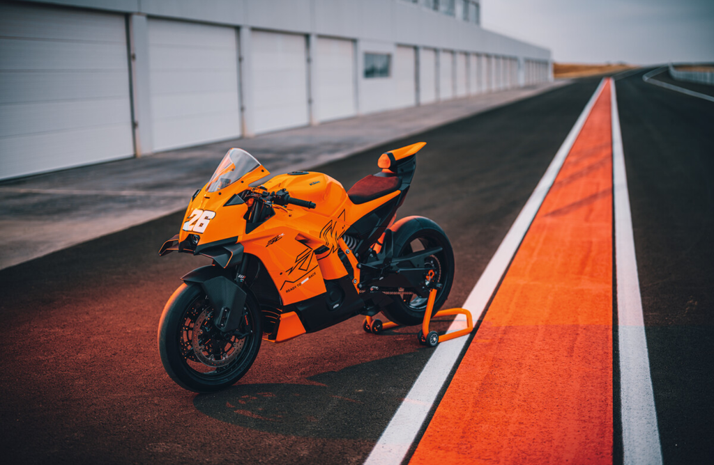 Black Flash Friday pátek, 5.12. – Představení novinek, pokec s motoborci a Black Friday ceny 